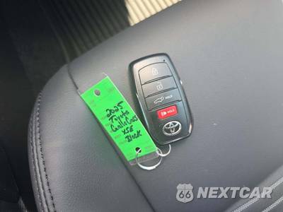 2025 Toyota Corolla Cross Hybrid XSE - zdjęcie 8 z 21 - miniatura