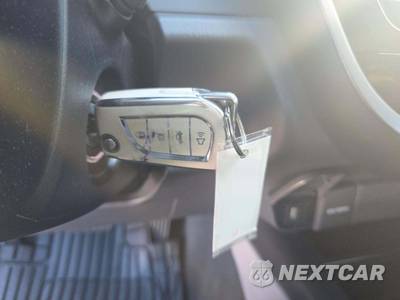 2022 Toyota Camry SE - zdjęcie 8 z 23 - miniatura