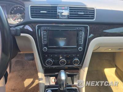 2014 Volkswagen Passat TDI SEL Premium - zdjęcie 10 z 38 - miniatura