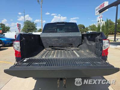 2017 Nissan TITAN XD Platinum Reserve Crew Cab Medium Bed - zdjęcie 11 z 22 - miniatura