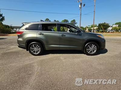 2017 Toyota Highlander XLE - zdjęcie 5 z 31 - miniatura