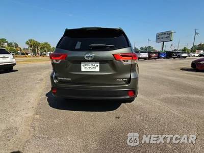 2017 Toyota Highlander XLE - zdjęcie 4 z 31 - miniatura