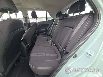 2025 Hyundai Venue SEL - zdjęcie 10 z 21 - miniatura