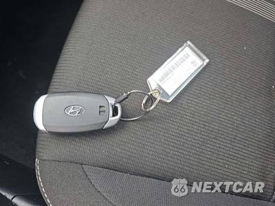 2025 Hyundai Venue SEL - zdjęcie 5 z 21 - miniatura