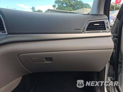 2018 Hyundai Elantra SE Sedan - zdjęcie 16 z 26 - miniatura