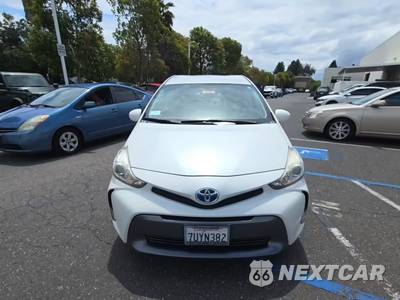 2016 Toyota Prius v Three - zdjęcie 2 z 37 - miniatura