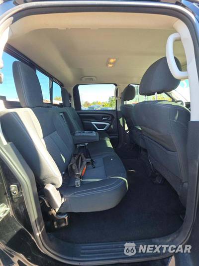 2017 Nissan TITAN SV Crew Cab Short Bed - zdjęcie 13 z 30 - miniatura