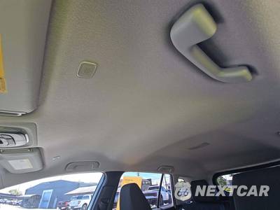 2025 Toyota Corolla Cross LE - zdjęcie 8 z 19 - miniatura