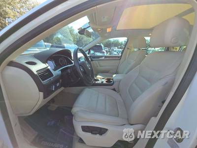 2014 Volkswagen Touareg TDI Lux - zdjęcie 6 z 21 - miniatura