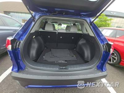 2025 Toyota Corolla Cross LE - zdjęcie 14 z 21 - miniatura