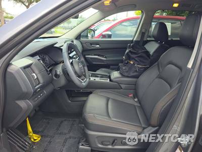 2025 Nissan Pathfinder SL - zdjęcie 6 z 22 - miniatura