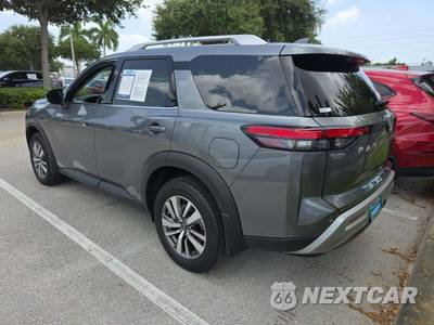2025 Nissan Pathfinder SL - zdjęcie 2 z 22 - miniatura