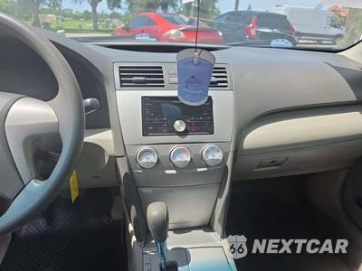 2011 Toyota Camry LE - zdjęcie 7 z 18 - miniatura