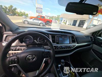 2016 Toyota Highlander XLE - zdjęcie 10 z 23 - miniatura