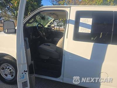 2019 Chevrolet Express 2500 Passenger Van LS 1LS 135.0" WB - zdjęcie 3 z 25 - miniatura