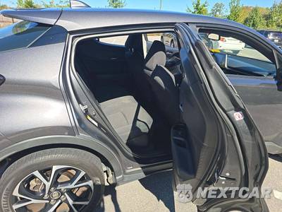 2019 Toyota C-HR XLE - zdjęcie 13 z 22 - miniatura