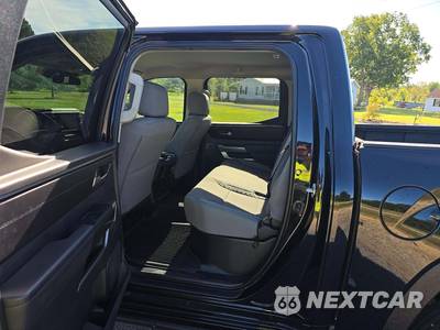 2024 Toyota Tundra SR5 Crew Cab Short Bed - zdjęcie 10 z 21 - miniatura