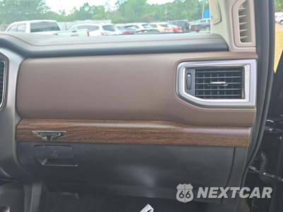 2019 Nissan TITAN Platinum Reserve Crew Cab Short Bed - zdjęcie 16 z 22 - miniatura