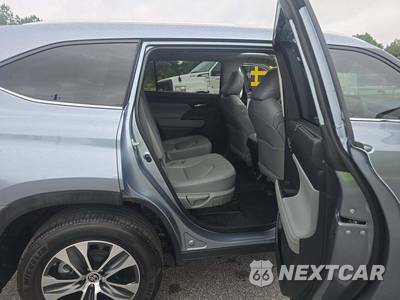 2023 Toyota Highlander XLE - zdjęcie 14 z 22 - miniatura