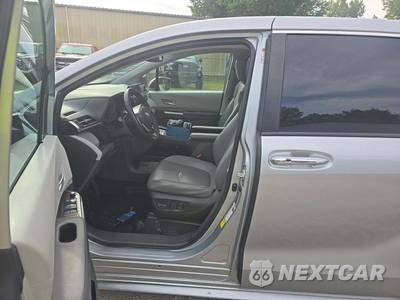 2022 Toyota Sienna XLE 8-Passenger 120.5" WB - zdjęcie 3 z 23 - miniatura