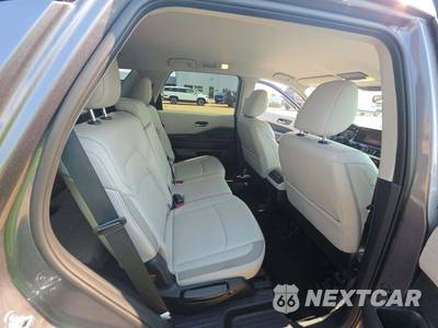 2026 Nissan Pathfinder SL - zdjęcie 17 z 25 - miniatura
