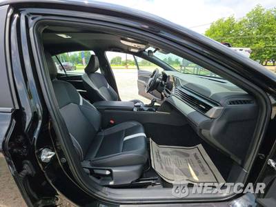 2025 Toyota Camry SE - zdjęcie 15 z 20 - miniatura