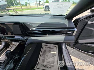 2025 Toyota Camry SE - zdjęcie 16 z 20 - miniatura