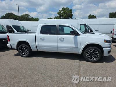 2025 Ram 1500 Laramie Crew Cab Short Bed - zdjęcie 4 z 23 - miniatura