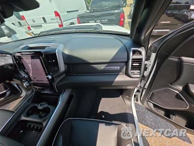 2025 Ram 1500 Laramie Crew Cab Short Bed - zdjęcie 19 z 23 - miniatura