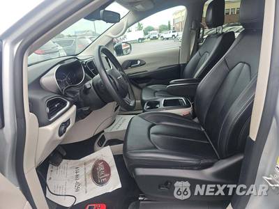 2024 Chrysler Pacifica Touring L 121.6" WB - zdjęcie 6 z 20 - miniatura