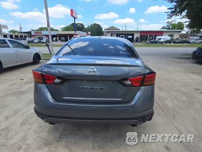 2021 Nissan Altima SR - zdjęcie 4 z 28 - miniatura