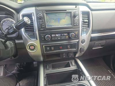 2018 Nissan TITAN SV Crew Cab Short Bed - zdjęcie 10 z 28 - miniatura