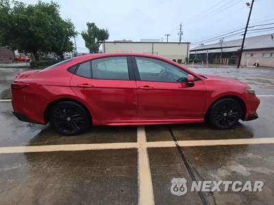 2025 Toyota Camry SE - zdjęcie 5 z 26 - miniatura