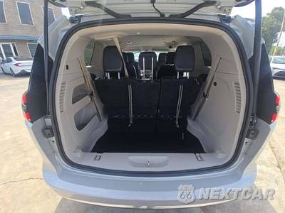 2024 Chrysler Pacifica Touring L 121.6" WB - zdjęcie 12 z 23 - miniatura