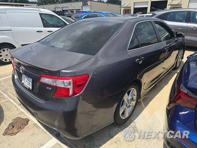 2014 Toyota Camry SE - zdjęcie 3 z 28 - miniatura