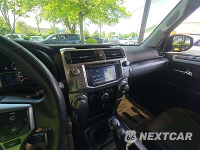 2018 Toyota 4Runner SR5 - zdjęcie 10 z 23 - miniatura