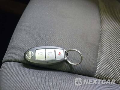2020 Nissan Pathfinder S - zdjęcie 8 z 25 - miniatura