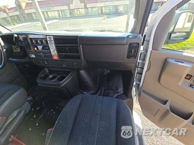 2025 GMC Savana 2500 Cargo Van 1WT 135.0" WB - zdjęcie 18 z 23 - miniatura