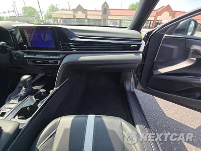 2025 Toyota Camry SE - zdjęcie 19 z 25 - miniatura