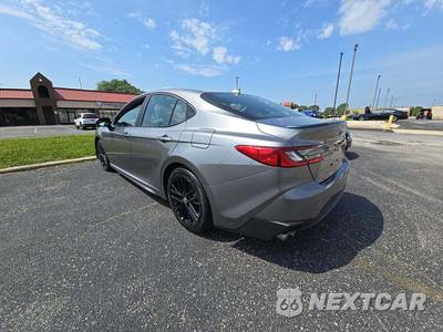 2025 Toyota Camry SE - zdjęcie 2 z 25 - miniatura