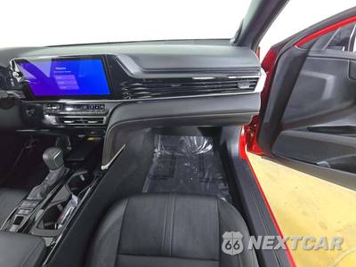 2025 Toyota Camry XSE - zdjęcie 19 z 23 - miniatura