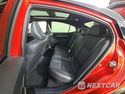 2025 Toyota Camry XSE - zdjęcie 13 z 23 - miniatura
