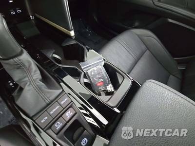 2025 Toyota Camry XSE - zdjęcie 8 z 23 - miniatura