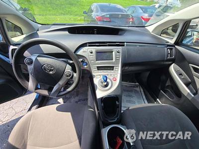 2014 Toyota Prius Plug-In Hybrid - zdjęcie 10 z 21 - miniatura