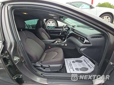 2020 Toyota Camry LE - zdjęcie 18 z 24 - miniatura