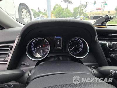 2020 Toyota Camry LE - zdjęcie 9 z 24 - miniatura
