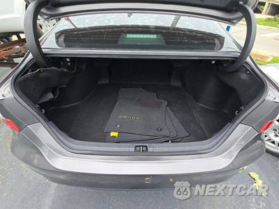 2020 Toyota Camry LE - zdjęcie 14 z 24 - miniatura
