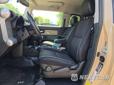 2014 Toyota FJ Cruiser w/Rear Doors - zdjęcie 6 z 32 - miniatura