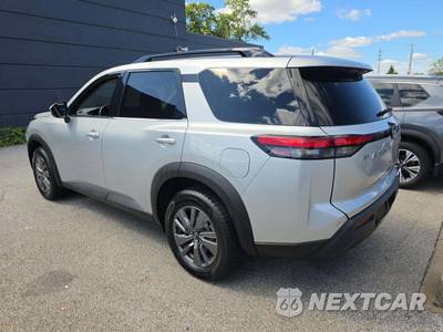 2025 Nissan Pathfinder SV - zdjęcie 2 z 23 - miniatura