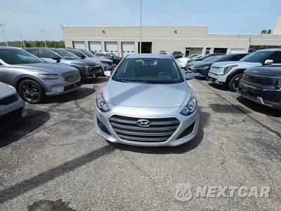 2017 Hyundai Elantra GT Hatchback - zdjęcie 2 z 36 - miniatura